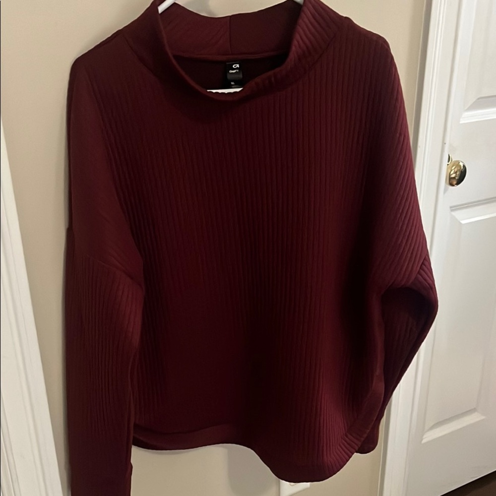 Gap fit mock turtleneck Burgundy top